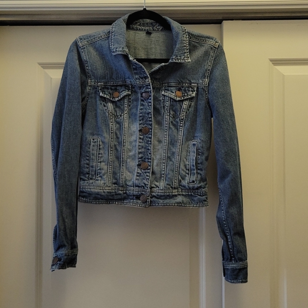 American Eagle Jean Jacket Size Medium